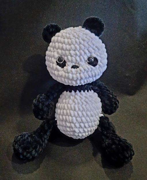 Nertas rankų darbo žaislas ,,Panda"